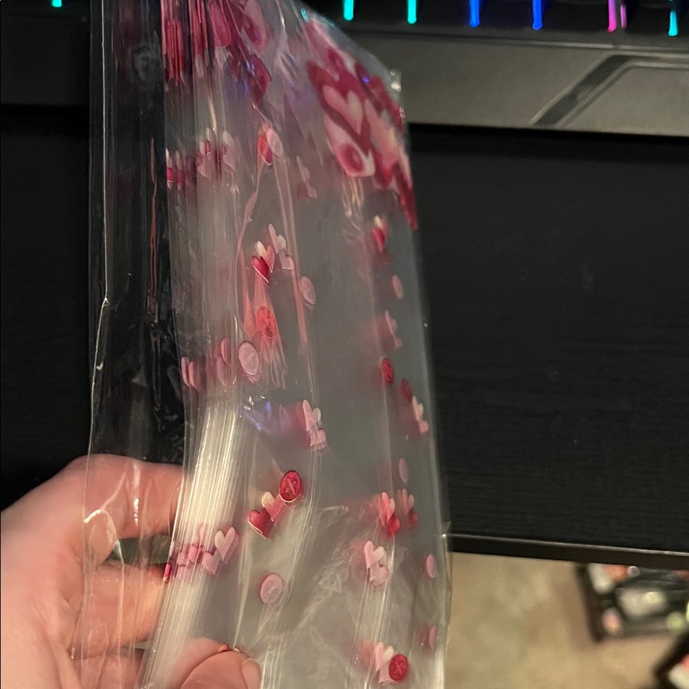 33ct Clear Decorative Treat Bags with Pink and Red Heart. - Picture 6 of 6